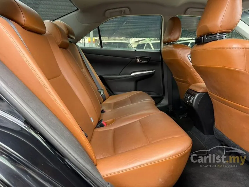 2018 Toyota Camry Hybrid Luxury Sedan