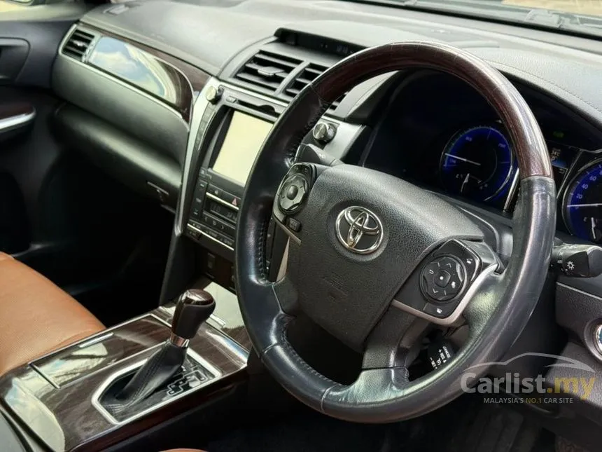 2018 Toyota Camry Hybrid Luxury Sedan