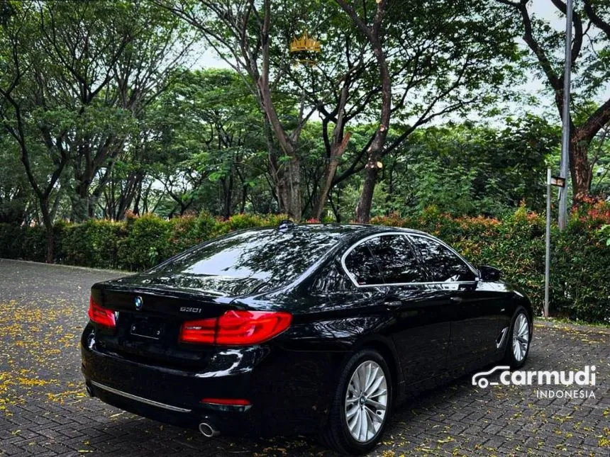 2018 BMW 530i Luxury Sedan