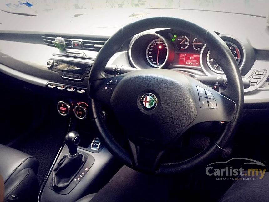 2013 Alfa Romeo Giulietta MultiAir Hatchback