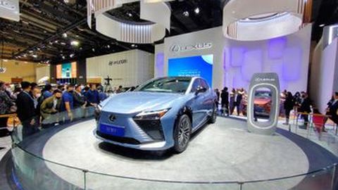 Lexus: bagi Merek Mobil Mewah, Cara Melayani Orang Kaya Sangat Penting