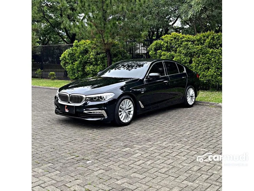 2018 BMW 530i Luxury Sedan