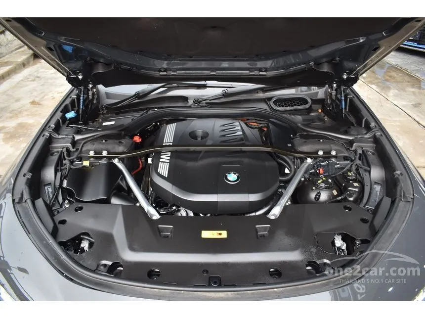 2023 BMW 750e xDrive M Sport Sedan