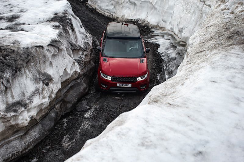 Range Rover Sport Taklukkan Gunung Alpine Bikin Merinding 3