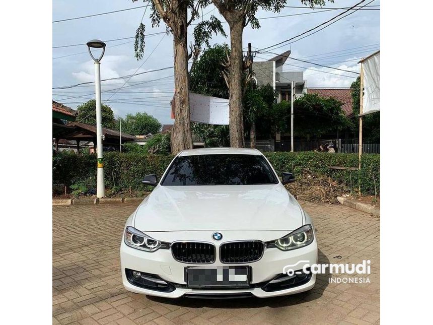 Jual Mobil Bmw 3i 15 F30 2 0 Sedan 2 0 Di Indonesia Lainnya Automatic Putih Rp 355 000 000 Carmudi Co Id