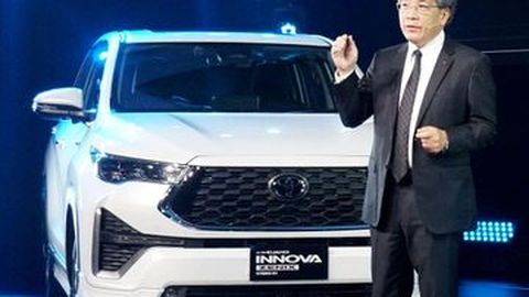 Pertarungan Mobil Hybrid Termurah: Kijang Innova Zenix versus Almaz