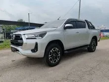2023 Toyota Hilux 2.4 V Dual Cab Pickup Truck 4X4 VERY LOW MILEAGE 9087 KM ONLY UNDER WARRANTY TOYOTA