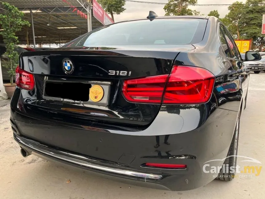 2018 BMW 318i Luxury Sedan