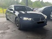 2022 BMW 330Li 2.0 M Sport Sedan/PANAROMIC SUNROOF /AMBIENCE LIGHT / GOOD CONDITION