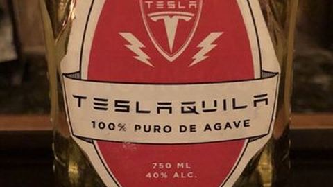 Tesla akan Produksi Minuman Keras Bernama Teslaquila