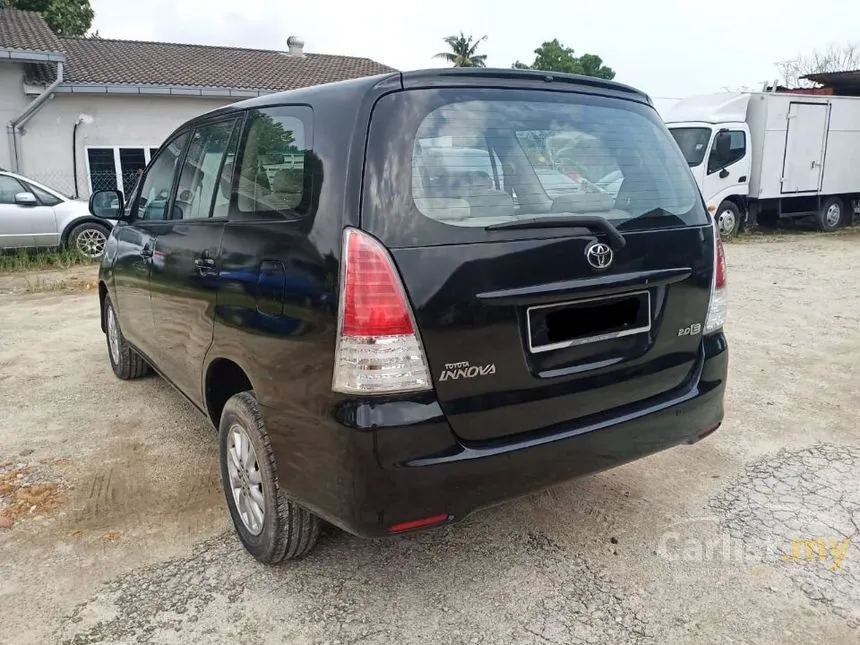 2011 Toyota Innova E MPV