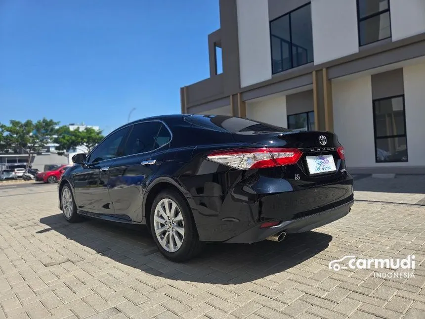 2021 Toyota Camry V Sedan