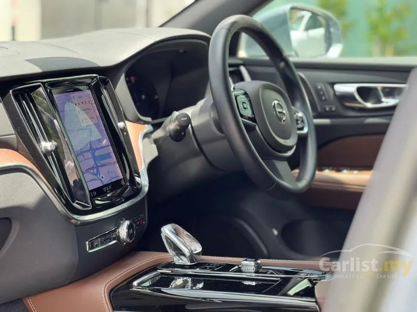 2023 Volvo V60 Recharge T8 Ultimate PHEV Wagon