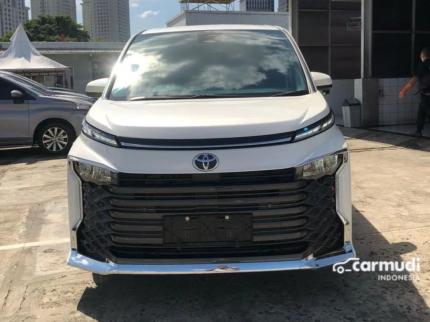 Jual Mobil Toyota Voxy 2023 2.0 di Banten Automatic Van Wagon Putih Rp 602.000.000