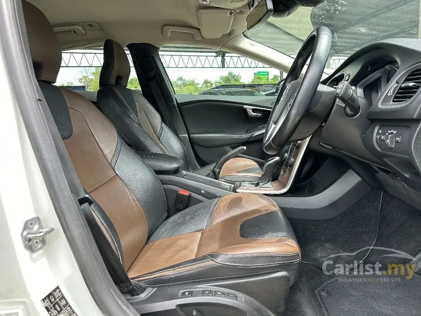 2014 Volvo V40 Cross Country T5 Hatchback