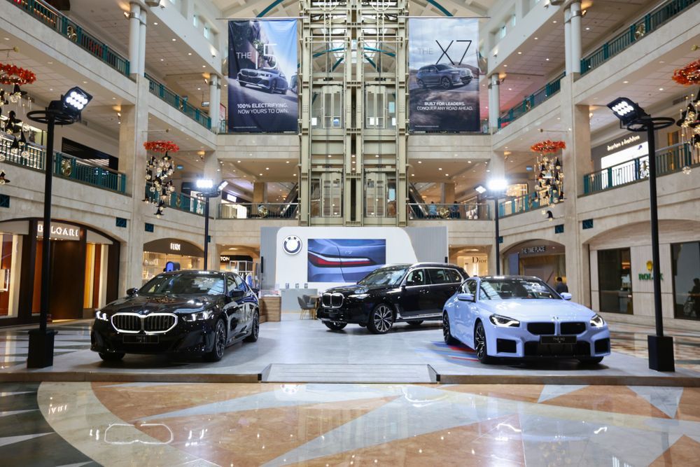 BMW Group Indonesia Pamerkan 5 Mobil Terbaru di Plaza Senayan, Tegaskan Dominasi di Segmen Premium