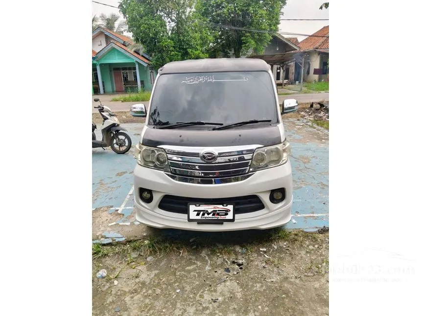 2015 Daihatsu Luxio X Van