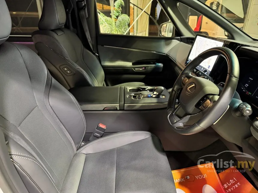 2025 Lexus LM 500h Version L 6 Seater MPV