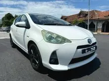 2013 Toyota Prius C 1.5 AUTO Hybrid CONDITION TIPTOP BLACKLIST CAN LOAN AND WELCOME CASH BUYER FREE WARRANTY AND MORE (T&C) .........