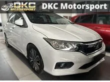 2017 Honda City 1.5 V Sedan / SMART KEYLESS ENTRY / PUSH START BUTTON / CRUISE CONTROL / AUTO AIR CONDITIONING / REAR AIR VENTS / REVERSE CAMERA / PM/