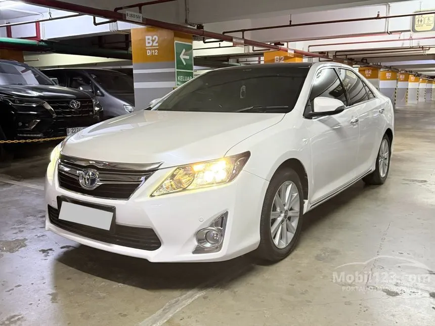 2014 Toyota Camry Hybrid Sedan