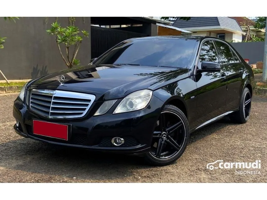 2010 Mercedes-Benz E200 CGI Sedan