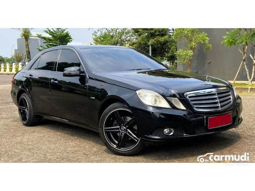 2010 Mercedes-Benz E200 CGI Sedan