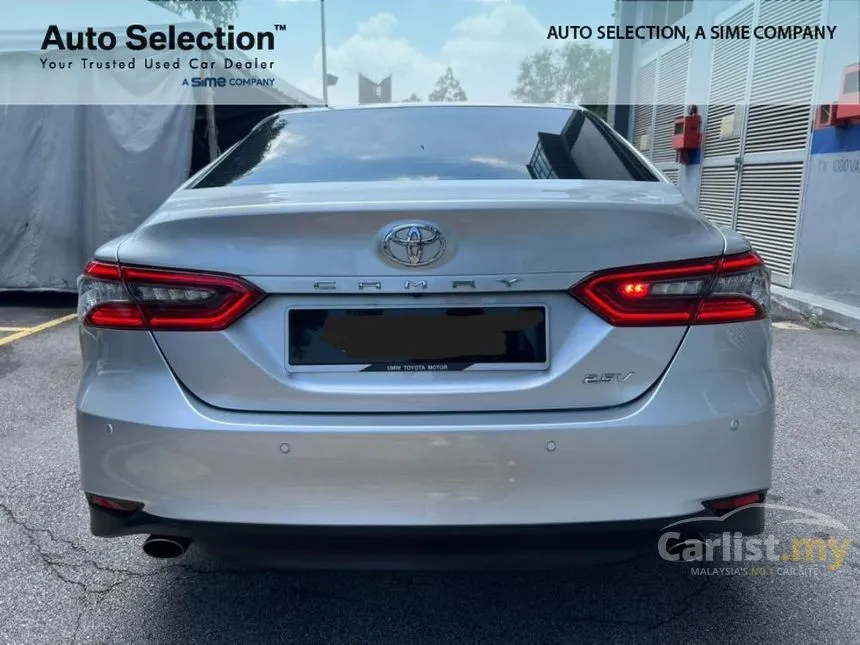 2022 Toyota Camry V Sedan