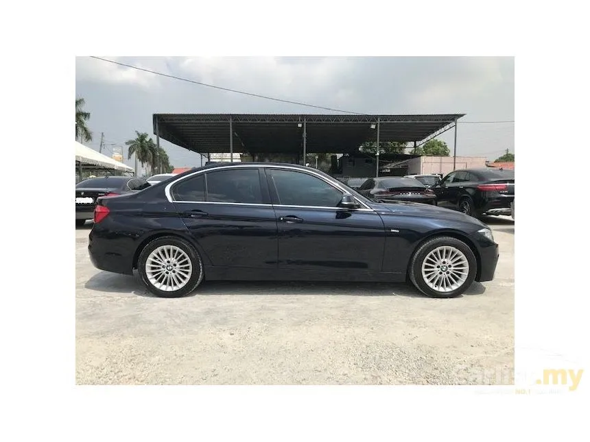 2016 BMW 318i Luxury Sedan