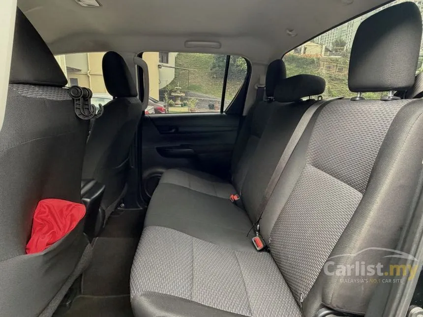 2022 Toyota Hilux E Dual Cab Pickup