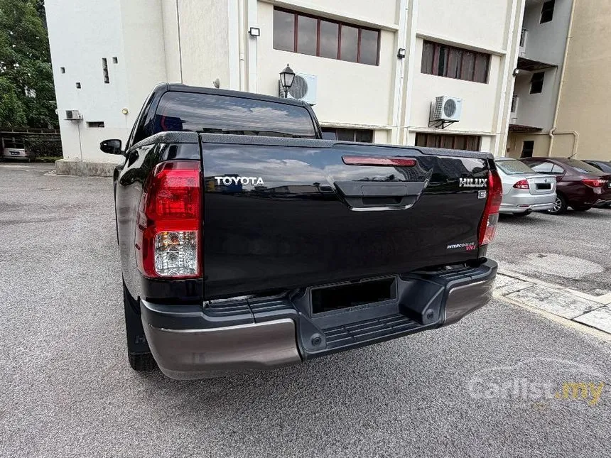2022 Toyota Hilux E Dual Cab Pickup