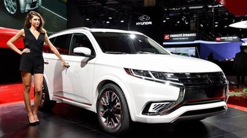 Mitsubishi PHEV Concept-S Memesona di Paris Motor Show 2014