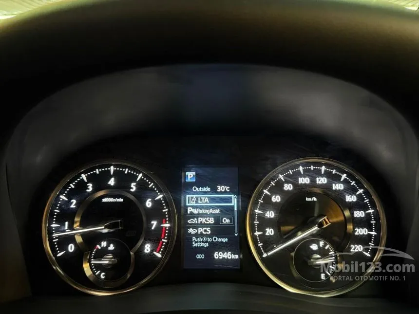 2022 Lexus LM 350 7 Seater MPV
