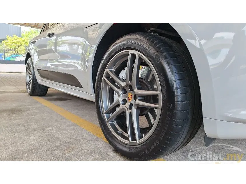 2021 Porsche Macan Turbo SUV