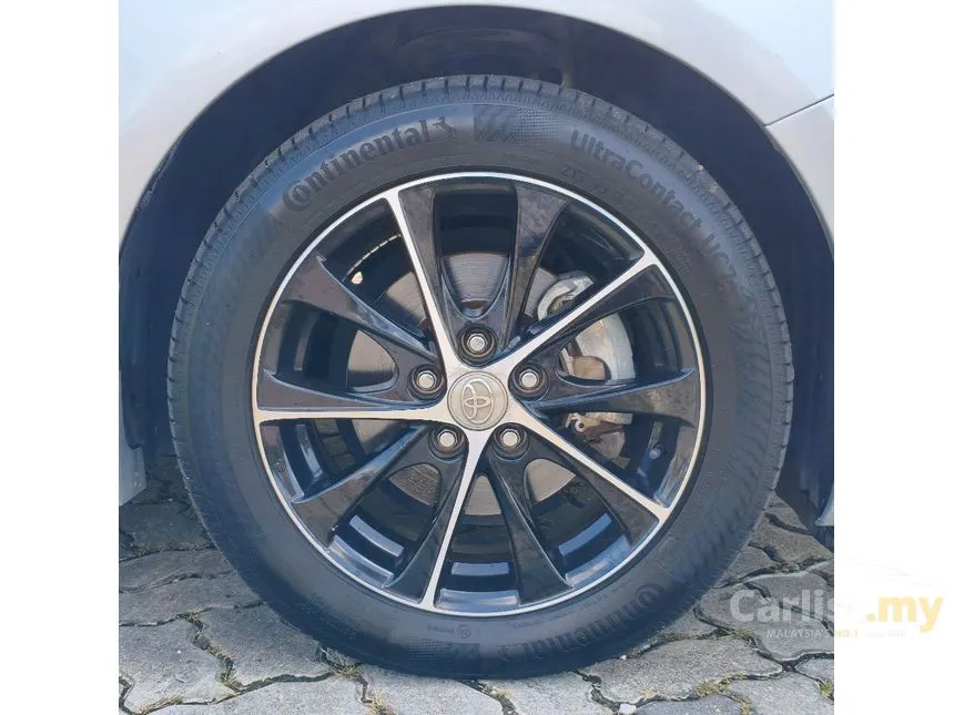 2015 Toyota Camry Hybrid Sedan