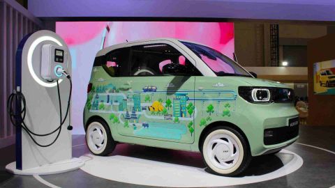 Fitur Cerdas Platform GSEV Bikin Mobil Listrik Kecil Wuling Secanggih Almaz RS