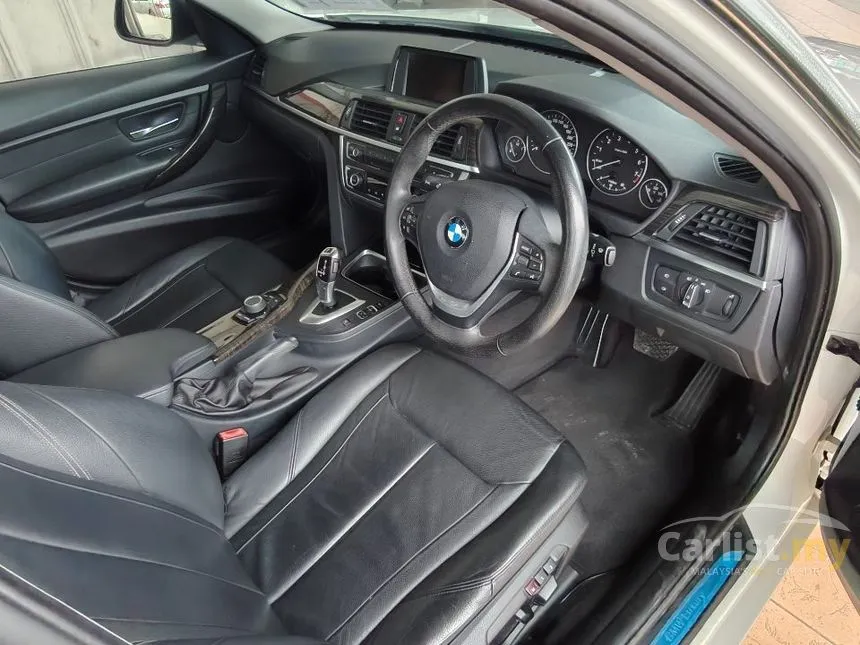 2013 BMW 320i Luxury Line Sedan