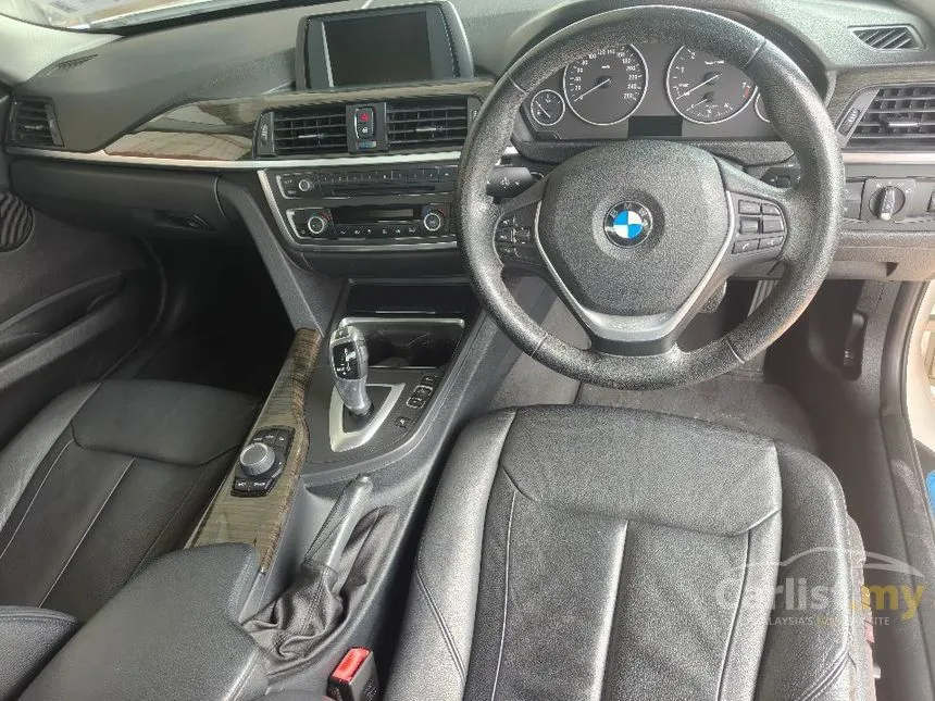 2013 BMW 320i Luxury Line Sedan