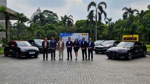 Puluhan Mobil Listrik BMW, MINI Dukung Kompetisi Lari Tersohor Maybank Marathon 2025