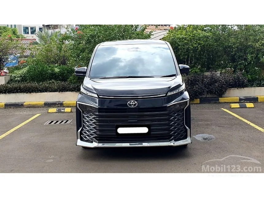 Jual Mobil Toyota Voxy 2023 (Premium Color) 2.0 di DKI Jakarta Automatic MPV Hitam Rp 499.000.000