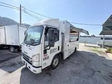 Isuzu NLR77UHE 14 ft food catering truck 2022/2022
