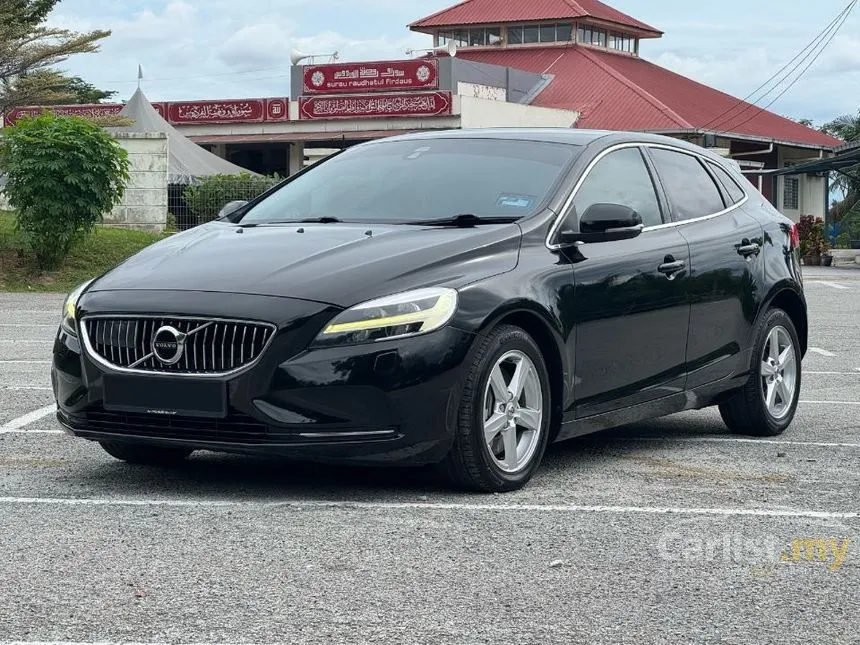 2018 Volvo V40 T4 Hatchback
