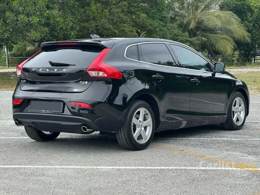 2018 Volvo V40 T4 Hatchback