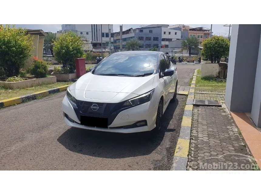 2023 Nissan Leaf (2 Tone) Hatchback