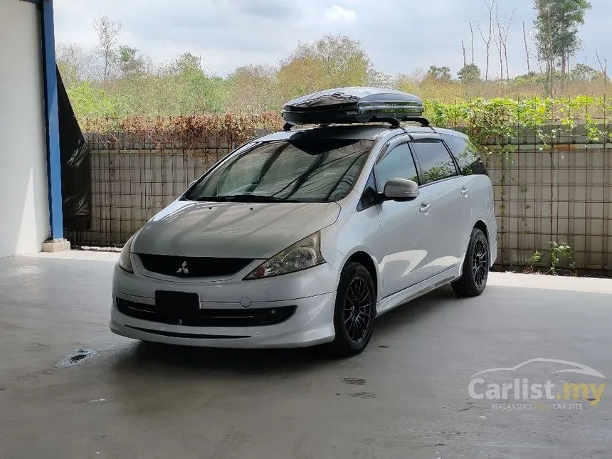 2010 Mitsubishi Grandis MPV