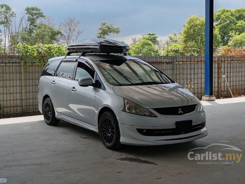 2010 Mitsubishi Grandis MPV