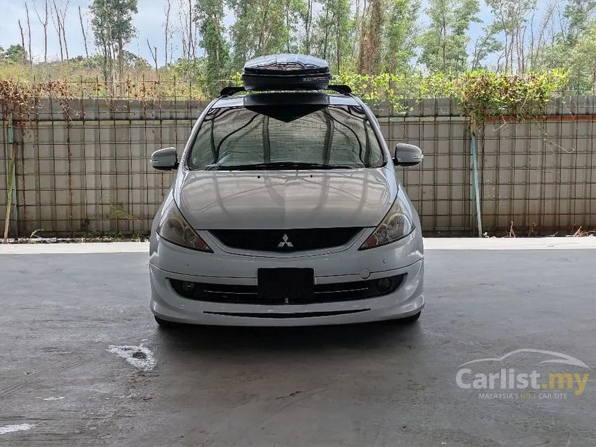 2010 Mitsubishi Grandis MPV