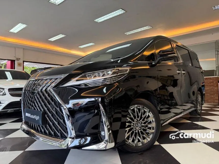 2022 Lexus LM 350 7 Seater MPV