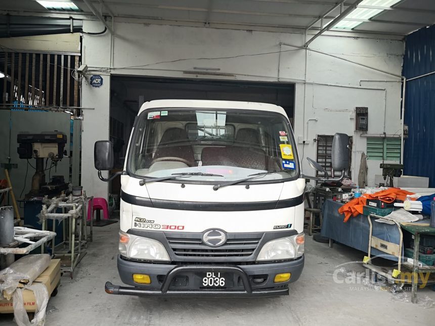 2012 Hino WU300R Lorry