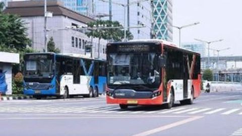 Transportasi Umum Kembali Dibatasi saat Pengetatan PSBB